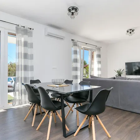 Family Friendly Seaside Duce, - 24876 Apartmán Omiš